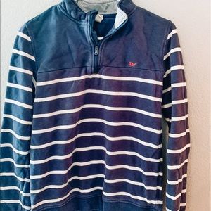 Vinyard vines sweatshirt.